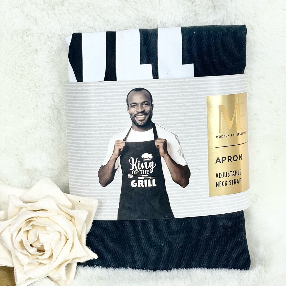 New with tags “KING OF THE GRILL” APRON with Adjustable Neck Strap Black w/white